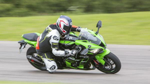 The Visordown Head to Head | Fireblade Vs ZX-10R